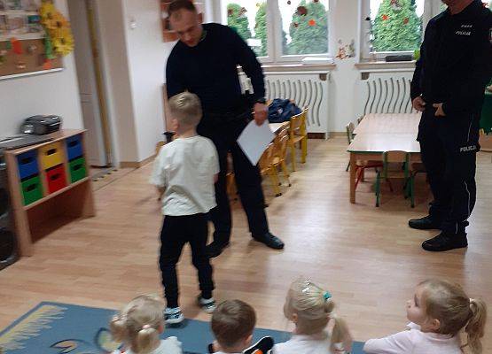 Grafika 8: Wizyta policjantów