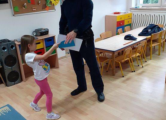 Grafika 10: Wizyta policjantów