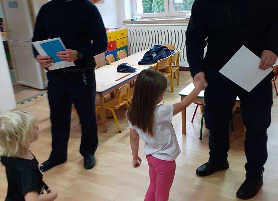 Grafika 11: Wizyta policjantów