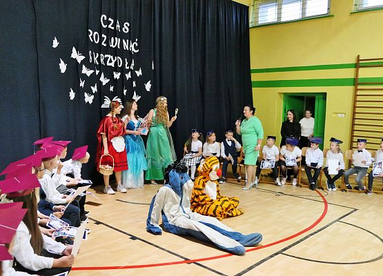 Uroczystość pasowania na ucznia klas 1 w Zespole Szkół w Garczegorzu - X 2025r.