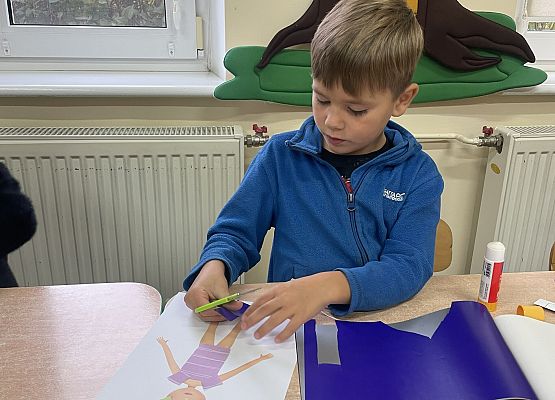 Grafika 3: ,,L" JAK LALKA