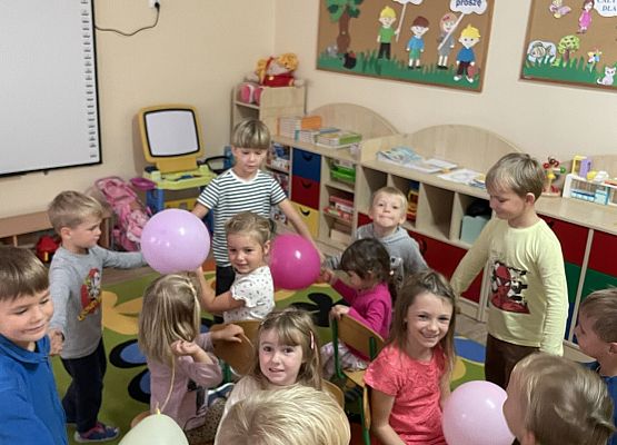 Grafika 3: ŚWIĘTO DZIEWCZYNEK