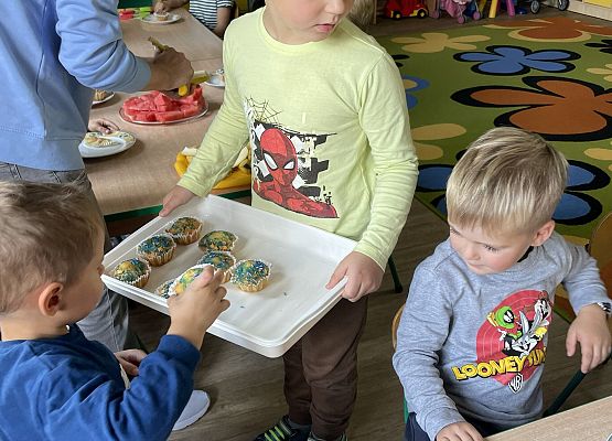 Grafika 5: ŚWIĘTO DZIEWCZYNEK