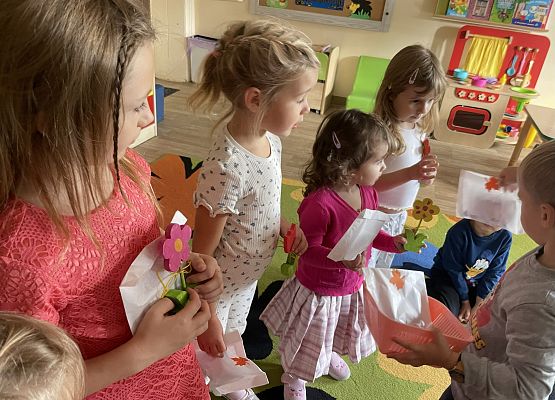 Grafika 13: ŚWIĘTO DZIEWCZYNEK