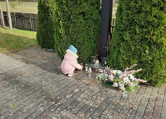 Grafika 5: Spacer na pobliski cmentarz