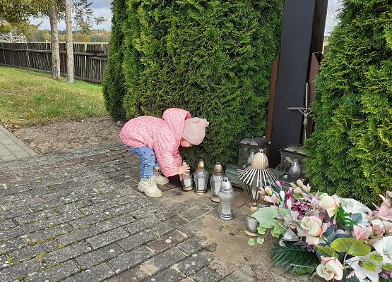 Grafika 8: Spacer na pobliski cmentarz