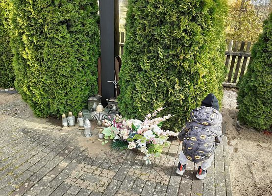 Grafika 10: Spacer na pobliski cmentarz