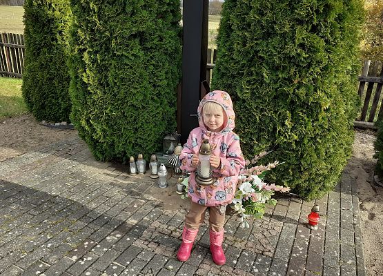 Grafika 12: Spacer na pobliski cmentarz