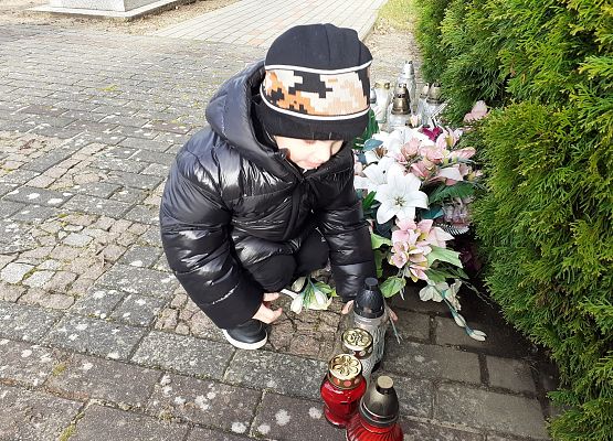 Grafika 27: Spacer na pobliski cmentarz