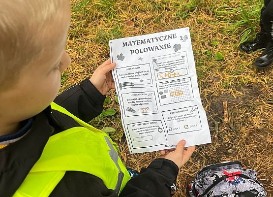 Grafika 8: Klasa 1a w terenie – zabawy i nauka w lesie 