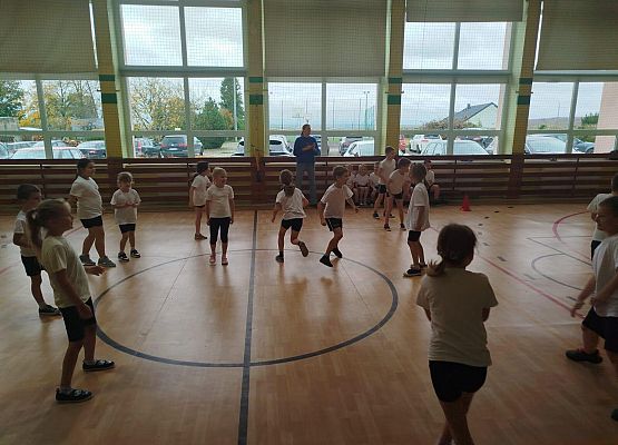 Grafika 2: Sportowa integracja klas 1a i 1b!