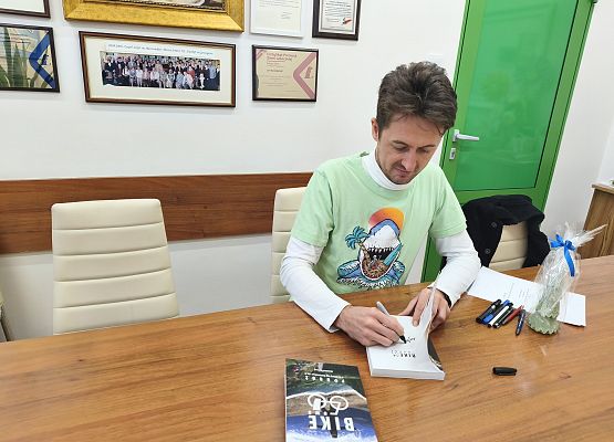 Grafika 6: SPOTKANIE AUTORSKIE Z DANIELEM KOCUJEM