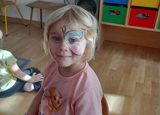 Grafika 54: Dzień Postaci z Bajek