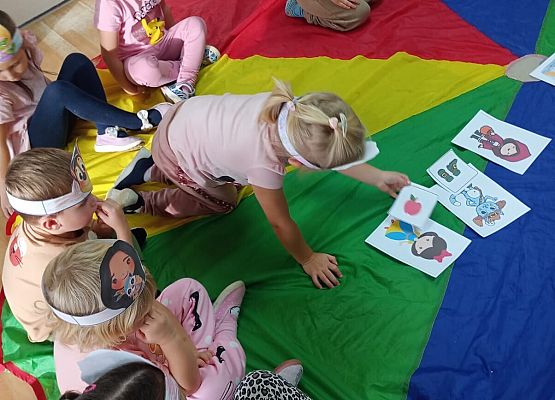 Grafika 25: Dzień Postaci z Bajek