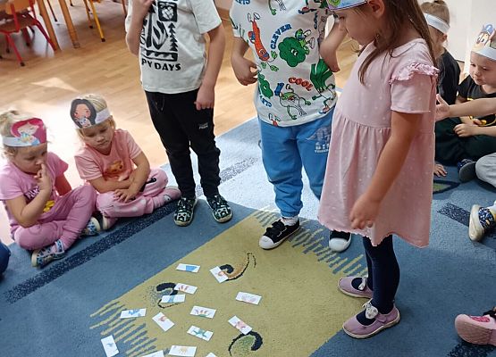 Grafika 12: Dzień Postaci z Bajek