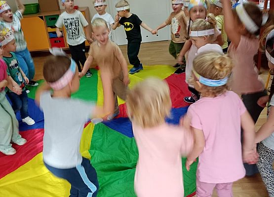 Grafika 11: Dzień Postaci z Bajek