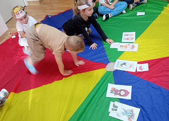 Grafika 8: Dzień Postaci z Bajek