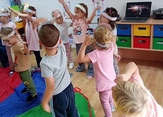 Grafika 4: Dzień Postaci z Bajek