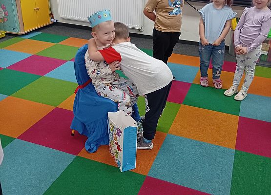 Grafika 7: URODZINKI MIKOŁAJA