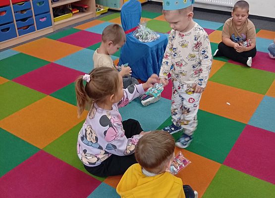 Grafika 11: URODZINKI MIKOŁAJA