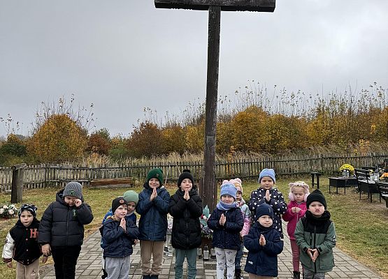 Grafika 1: PAMIĘTAMY O ZMARŁYCH