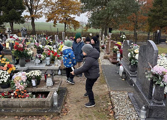 Grafika 5: PAMIĘTAMY O ZMARŁYCH