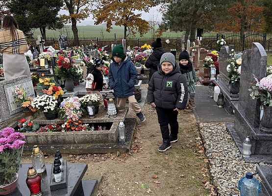 Grafika 6: PAMIĘTAMY O ZMARŁYCH