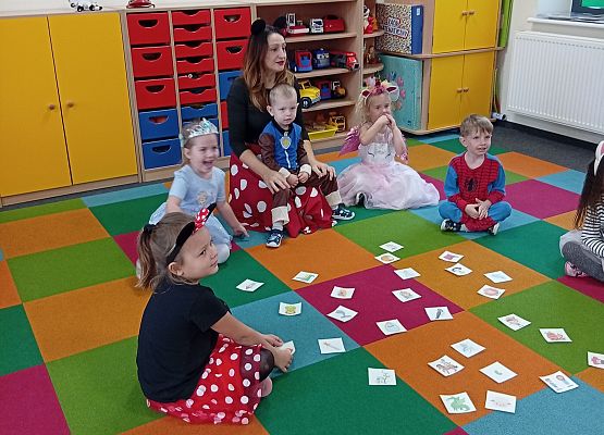 Grafika 2: DZIEŃ POSTACI Z BAJEK