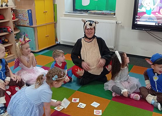 Grafika 4: DZIEŃ POSTACI Z BAJEK