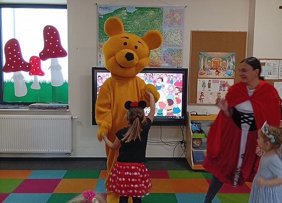 Grafika 8: DZIEŃ POSTACI Z BAJEK