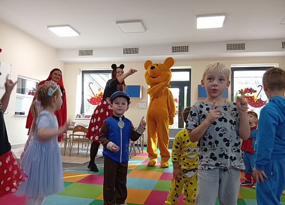 Grafika 15: DZIEŃ POSTACI Z BAJEK