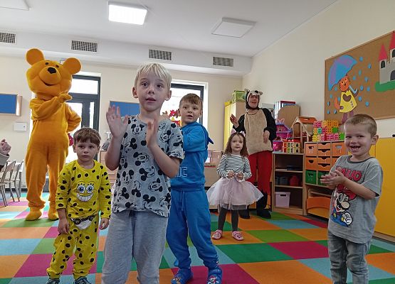 Grafika 16: DZIEŃ POSTACI Z BAJEK