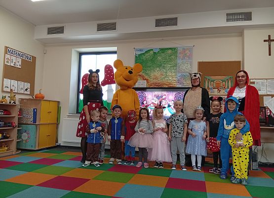 Grafika 19: DZIEŃ POSTACI Z BAJEK