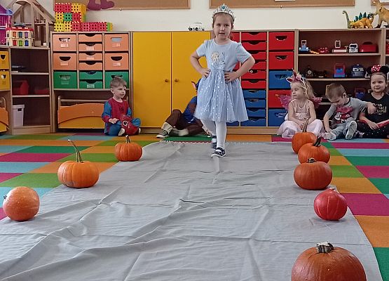 Grafika 30: DZIEŃ POSTACI Z BAJEK