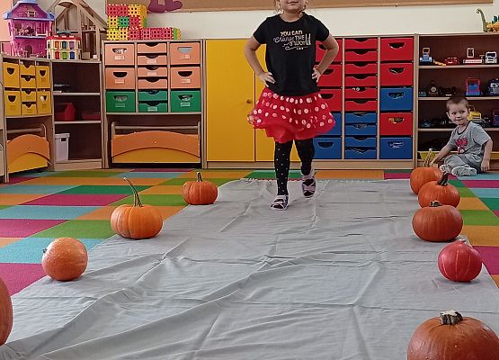 Grafika 33: DZIEŃ POSTACI Z BAJEK