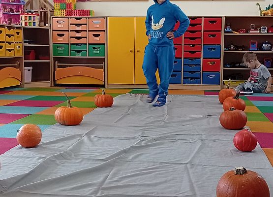 Grafika 34: DZIEŃ POSTACI Z BAJEK