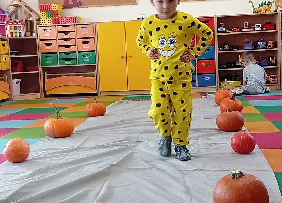 Grafika 35: DZIEŃ POSTACI Z BAJEK