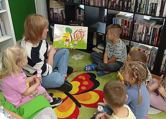 Grafika 5: WIZYTA W BIBLIOTECE