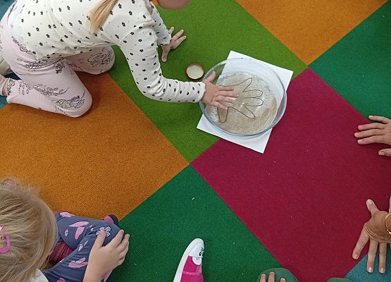 Grafika 15: Radosny czas w  przedszkolu