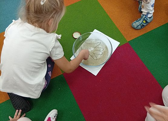 Grafika 16: Radosny czas w  przedszkolu