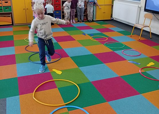 Grafika 7: Radosny czas w  przedszkolu