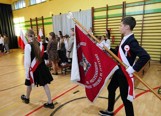 Grafika 1: Apel z okazji Święta Niepodległości