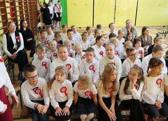 Grafika 3: Apel z okazji Święta Niepodległości