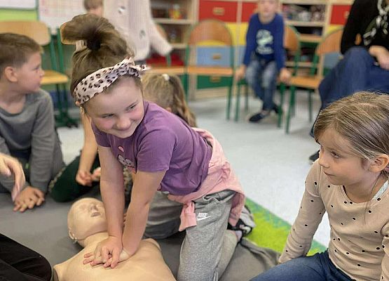 Grafika 5: Zajęcia z pierwszej pomocy dla klas 1–3