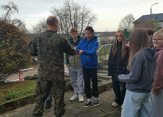 Grafika 1: Edukacja z wojskiem