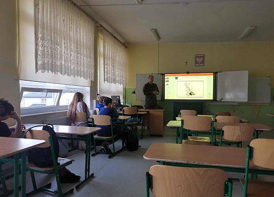 Grafika 2: Edukacja z wojskiem