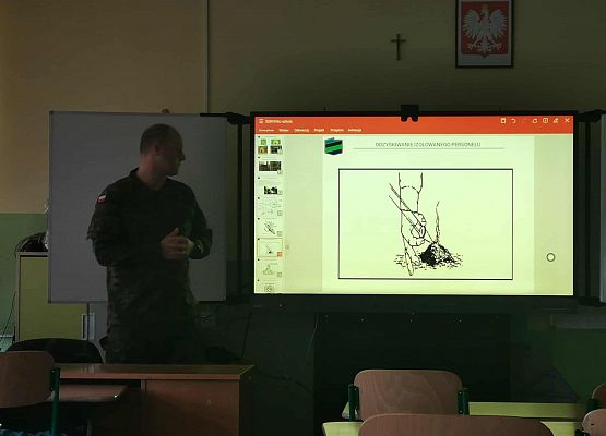 Grafika 3: Edukacja z wojskiem