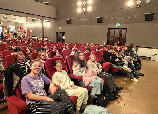 Grafika 2: Lekcja w kinie