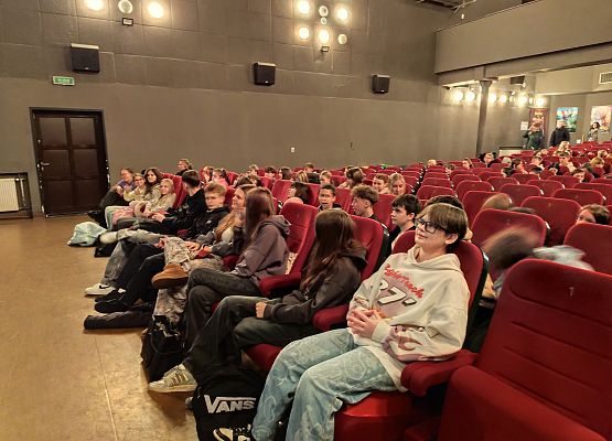 Grafika 4: Lekcja w kinie