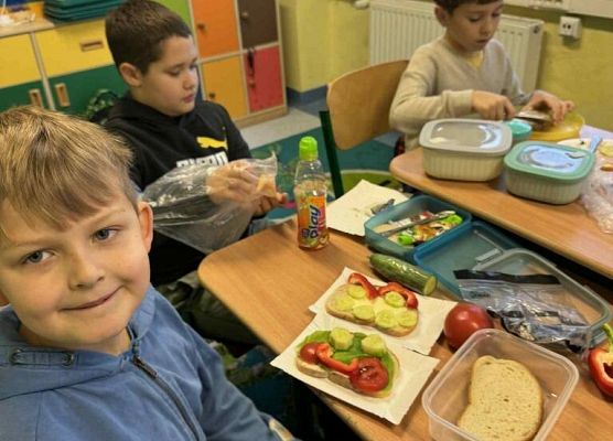 Grafika 2: Artystyczne kanapki